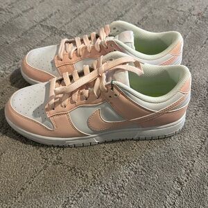Wmns Dunk Low Next Nature 'Pale
Coral'